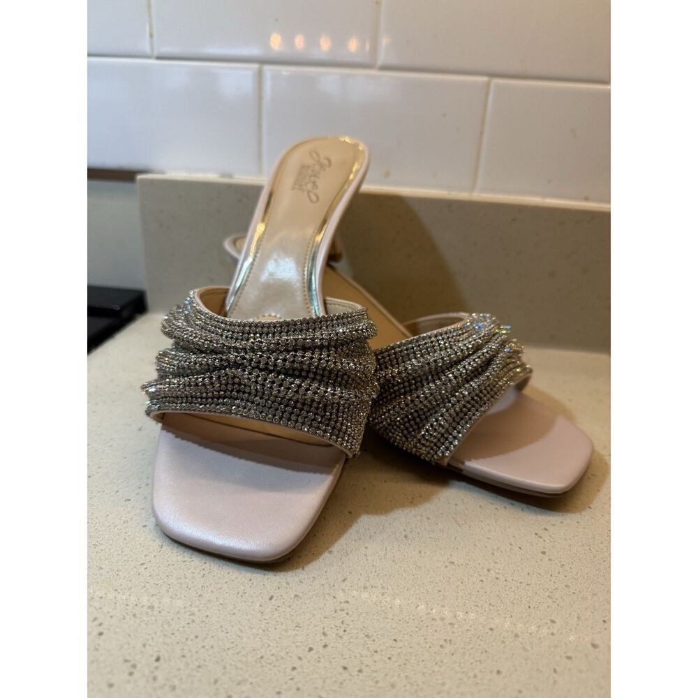 Badgley Mischka Women s Teenie Heeled Sandal SIZE 9 $167 RETAIL